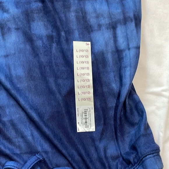 2 top bundle - Picture 5 of 5